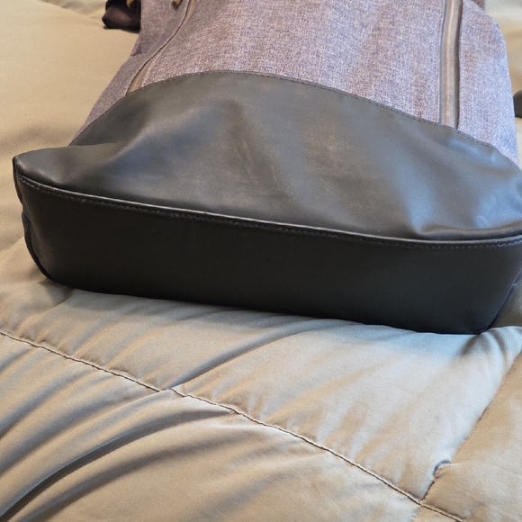 Stylish NWOT Athleta Gray Fold-Over Canvas Bag - Picture 6 of 10